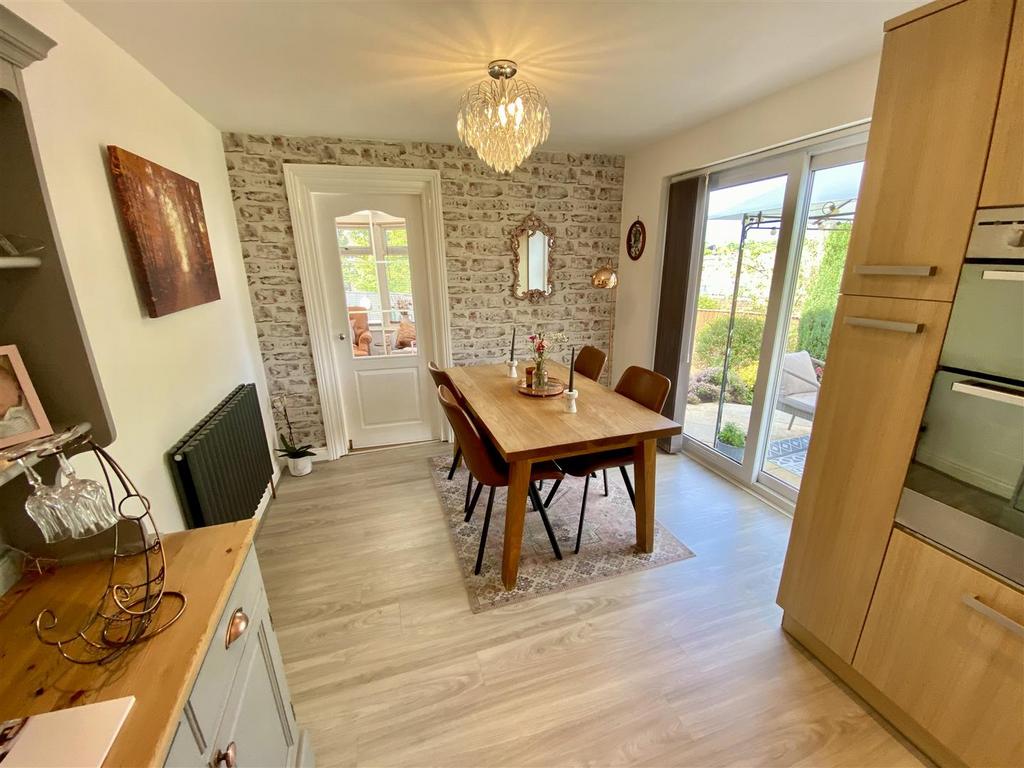Bramleys Estate Agents - Oakfield Drive - Mirfield