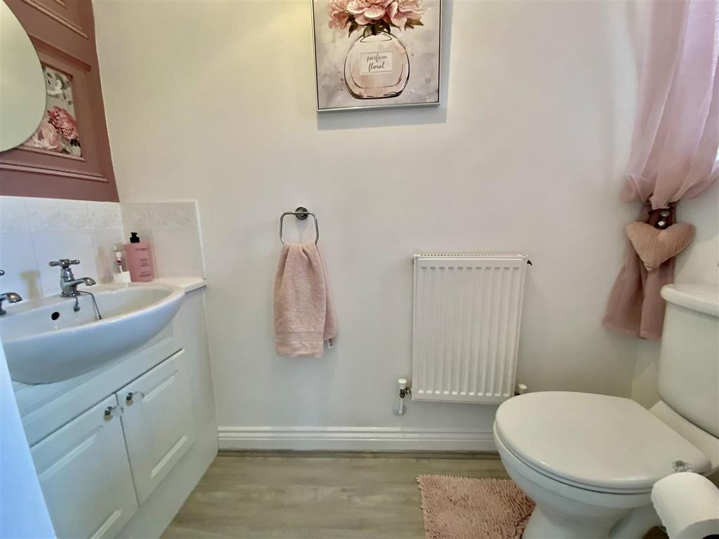 Bramleys Estate Agents - Oakfield Drive - Mirfield