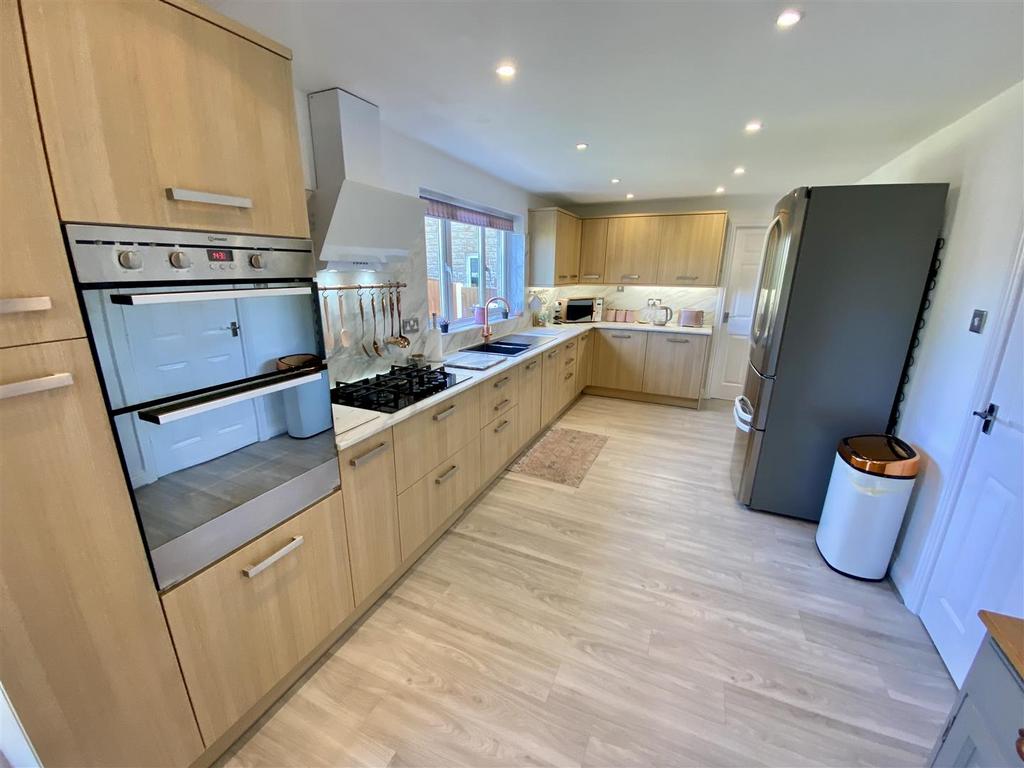 Bramleys Estate Agents - Oakfield Drive - Mirfield