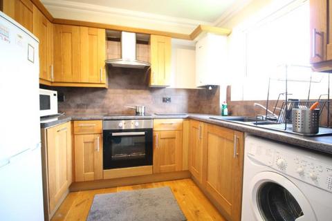 2 bedroom flat to rent, Huxley Close, Northolt UB5