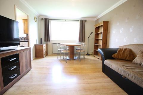 2 bedroom flat to rent, Huxley Close, Northolt UB5