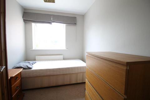2 bedroom flat to rent, Huxley Close, Northolt UB5