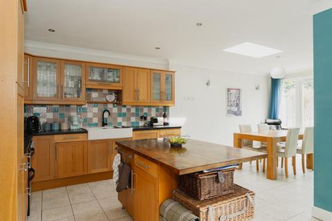 54 Taylor Road, Ashtead, KT21 2HY