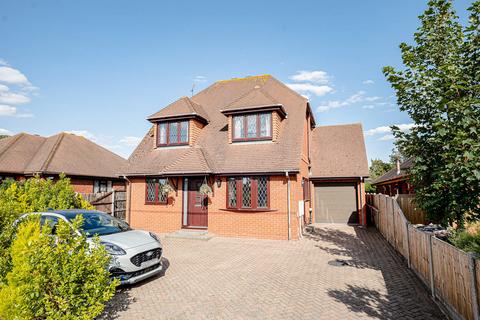 4 bedroom detached house for sale, Clarence Road, Rayleigh, SS6