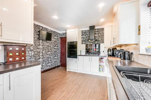 4 bedroom detached house for sale, Clarence Road, Rayleigh, SS6