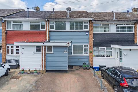 27 Sunnymede, Chigwell, IG7 6ES