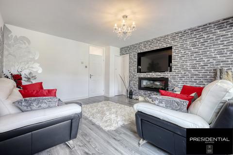 27 Sunnymede, Chigwell, IG7 6ES