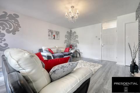 27 Sunnymede, Chigwell, IG7 6ES