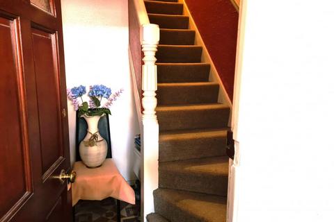 2 bedroom flat for sale, Kingsley Road, London, N13