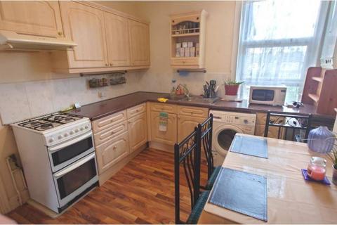 2 bedroom flat for sale, Kingsley Road, London, N13