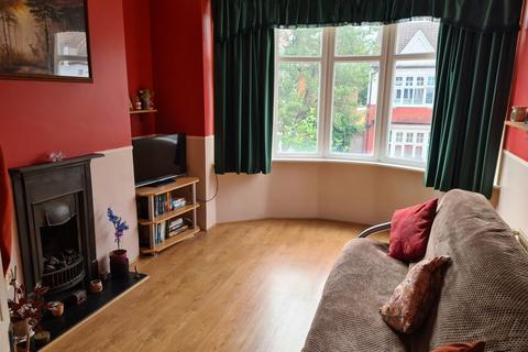 2 bedroom flat for sale, Kingsley Road, London, N13