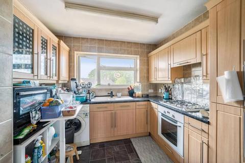 2 bedroom property to rent, Temple Close, London