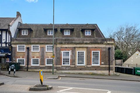 Station Approach, Tadworth