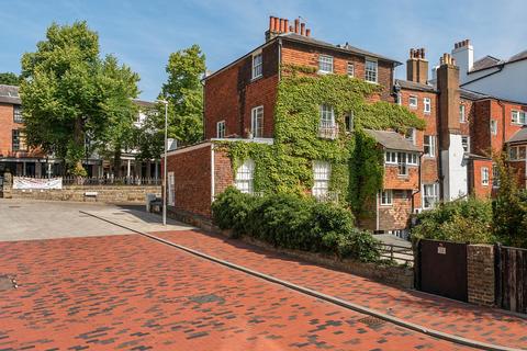 undefined, Sussex Mews, Kent TN2