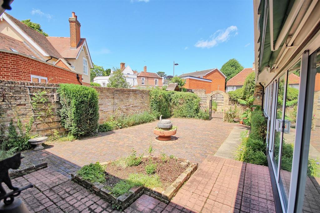 Courtyard gardens