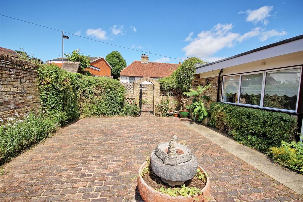 Courtyard gardens