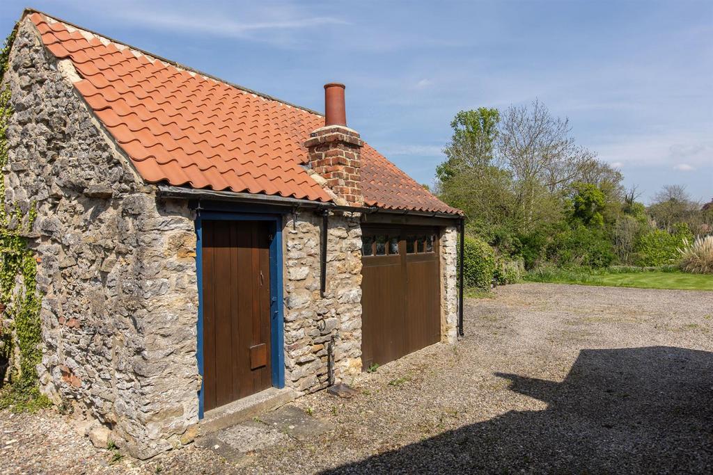 Garage & Store
