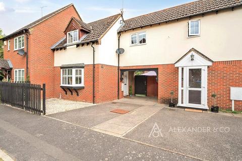 2 bedroom semi-detached house for sale, Angels Close, Buckingham MK18