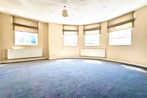 3 bedroom flat to rent, Rectory Road, Rushden NN10