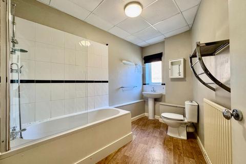 3 bedroom flat to rent, Rectory Road, Rushden NN10