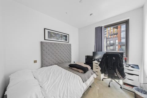 2 bedroom apartment for sale, Viaduct Gardens, Nine Elms, SW11