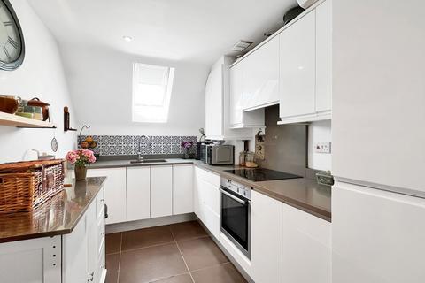 Flat 6, Ferndale Court, 1 Kendra Hall Road, South Croydon, CR2 6DT