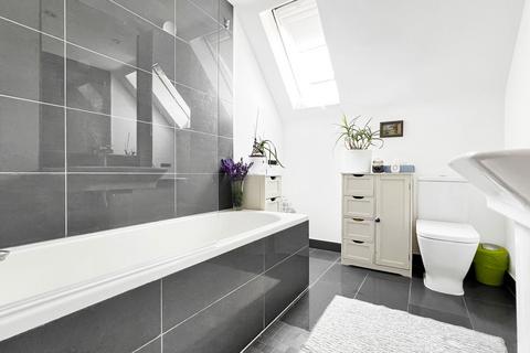 Flat 6, Ferndale Court, 1 Kendra Hall Road, South Croydon, CR2 6DT