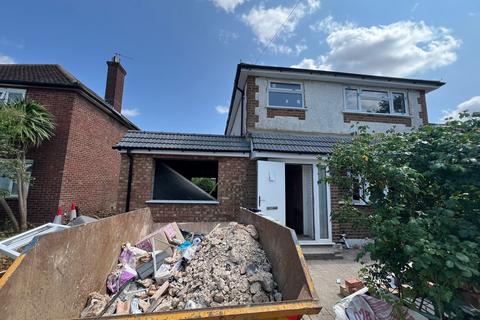 6 bedroom detached house to rent, Deane Avenue, Ruislip HA4