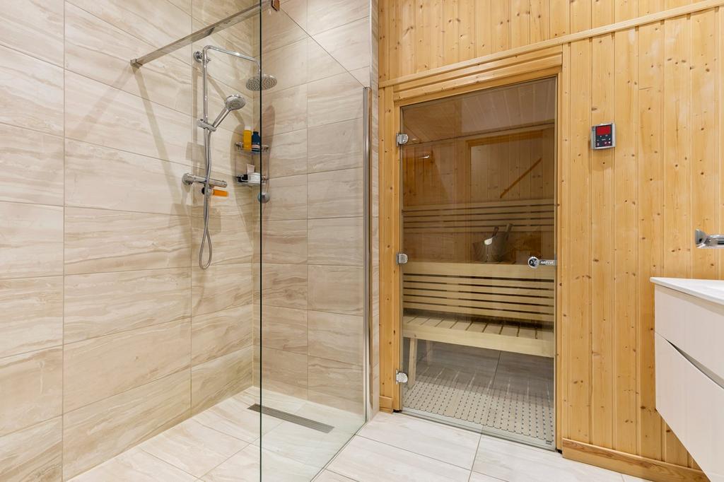 Shower/Sauna