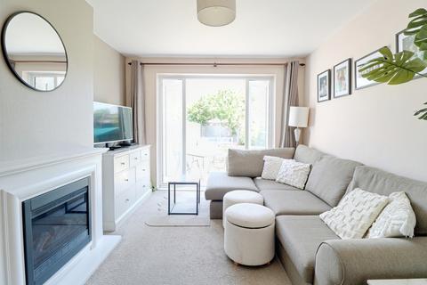 3 bedroom semi-detached bungalow to rent, Watson Close, Southend-on-sea, SS3
