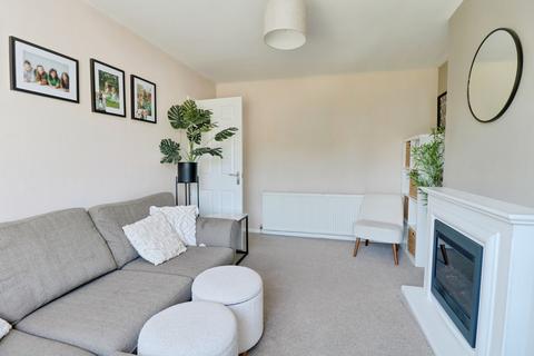 3 bedroom semi-detached bungalow to rent, Watson Close, Southend-on-sea, SS3