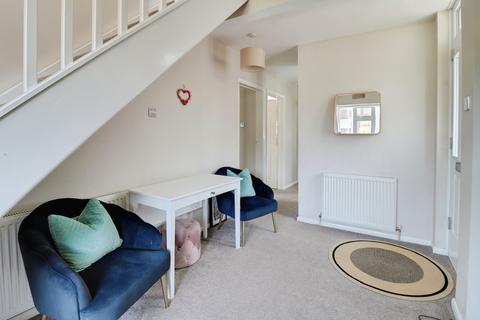 3 bedroom semi-detached bungalow to rent, Watson Close, Southend-on-sea, SS3