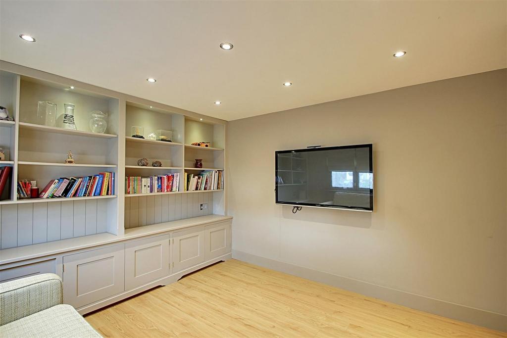 Family Room 1.jpg