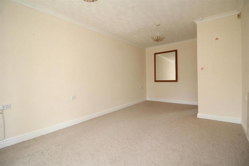 Living room 1 .JPG