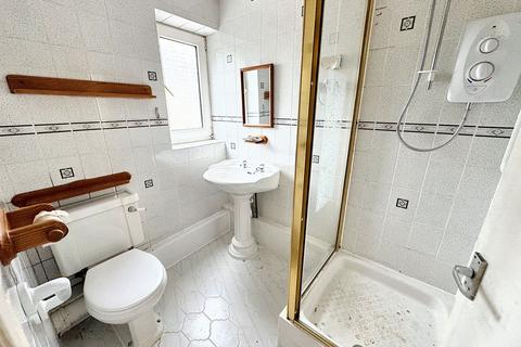 2 bedroom flat for sale, Lowther Road, Prestwich, M25