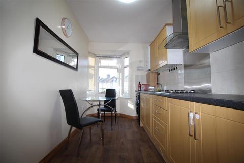 Studio to rent, St. Pauls Avenue, London NW2