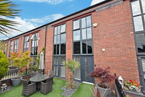 4 bedroom terraced house for sale, Mill Street, Westhoughton, BL5