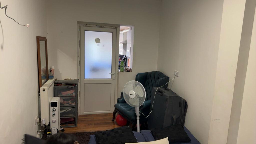 A Lovely Spacious Studio Flat to Let in Hainault,