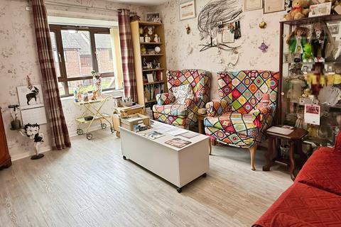 2 bedroom flat for sale, St Pauls Close, Oadby, LE2