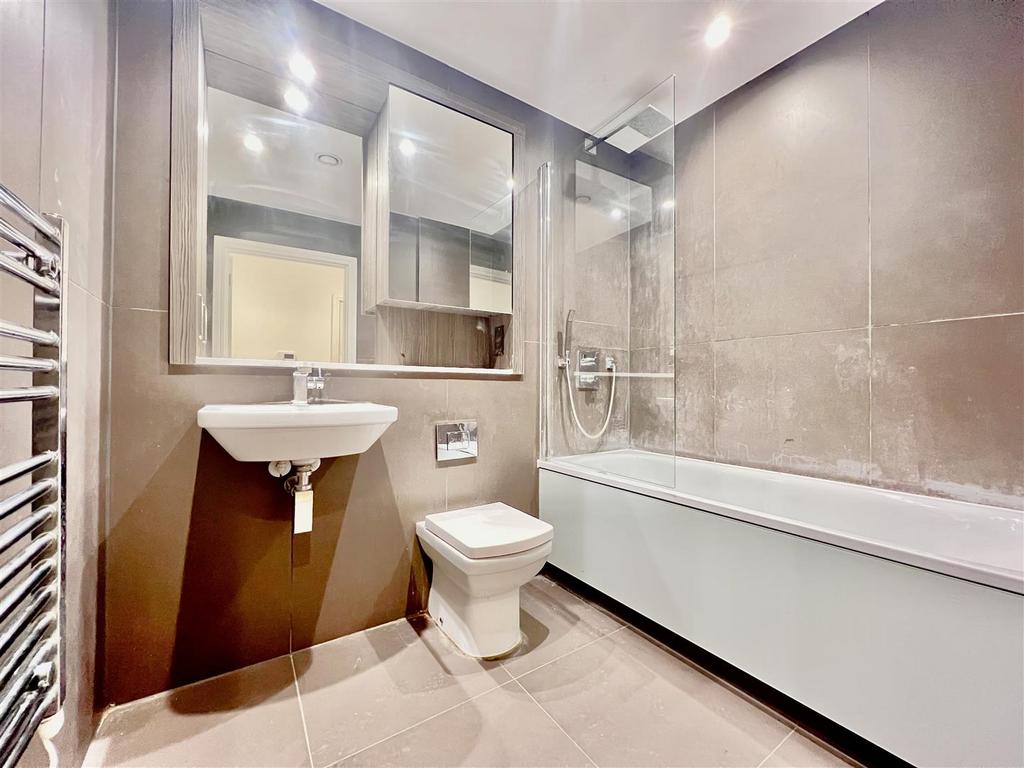 Family Bathroom/ WC