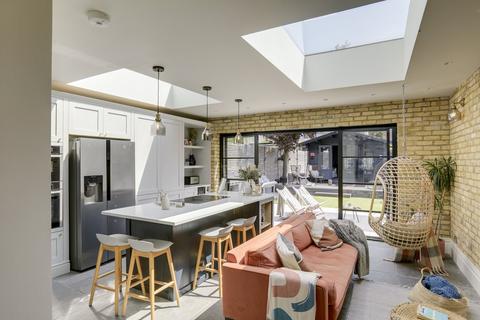 13 Balloch Road, London, SE6 1SP