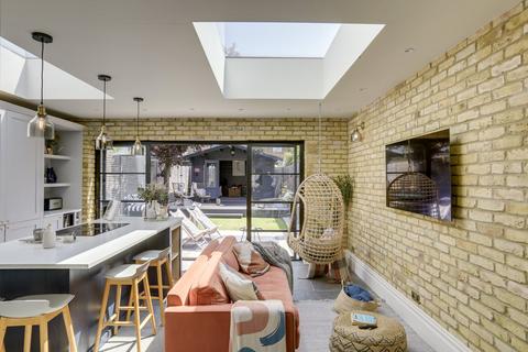 13 Balloch Road, London, SE6 1SP