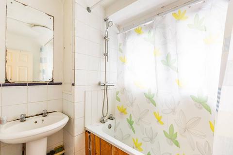 2 bedroom maisonette for sale, 74 Eric Street, London E3