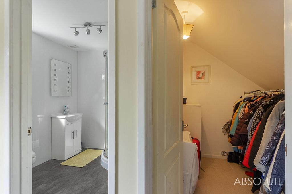 Ensuite/Walk in wardrobe