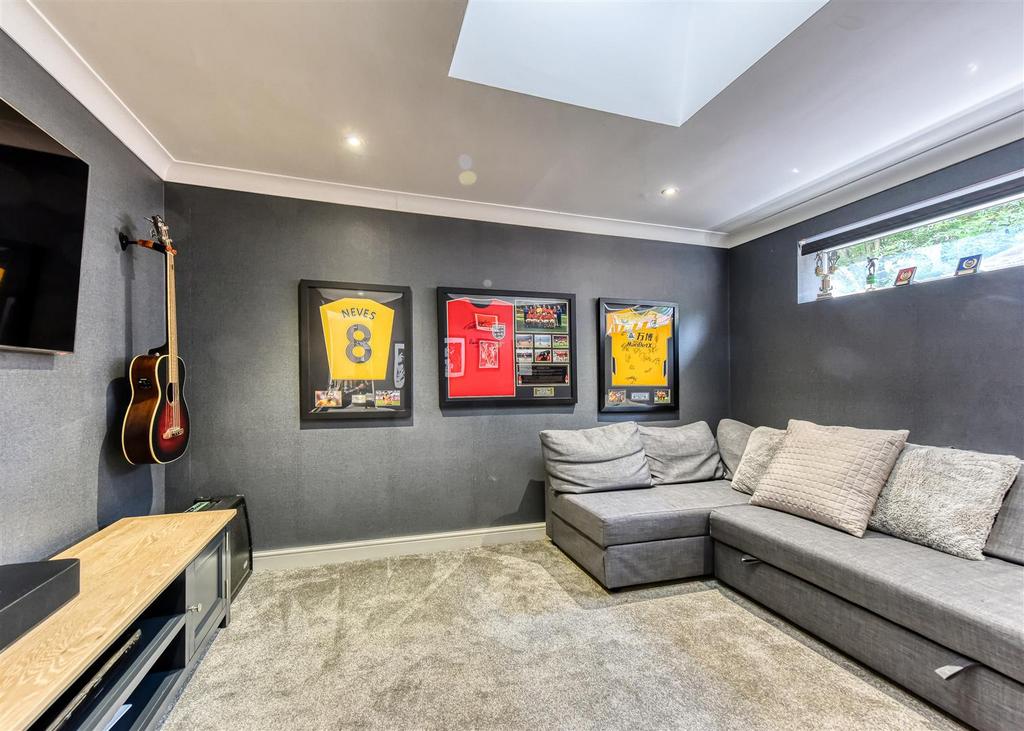 9 Virginia Drive-Sitting Room (2).jpg