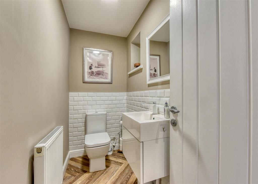 9 Virginia Drive-Cloakroom.jpg