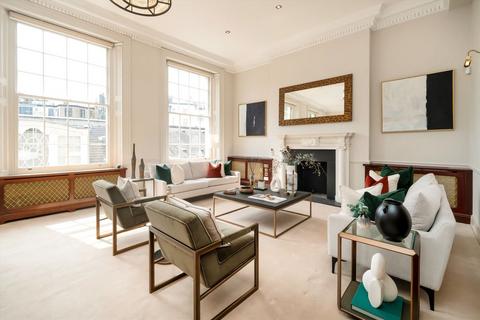 3 bedroom flat for sale, Hill Street, London W1J