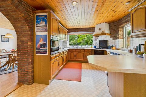 5 bedroom semi-detached house for sale, Southfield, Hessle