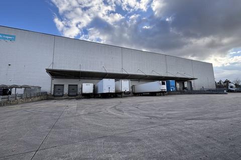 Distribution warehouse to rent, Deer Park Rd Northampton NN3 6RX