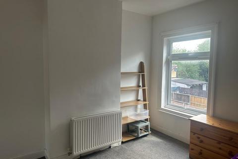 2 bedroom terraced house to rent, St. Georges Road, Coventry CV1